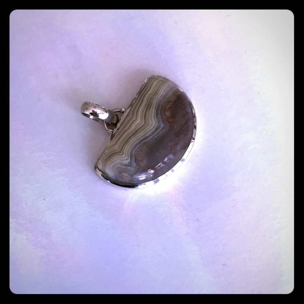 Agate pendant
